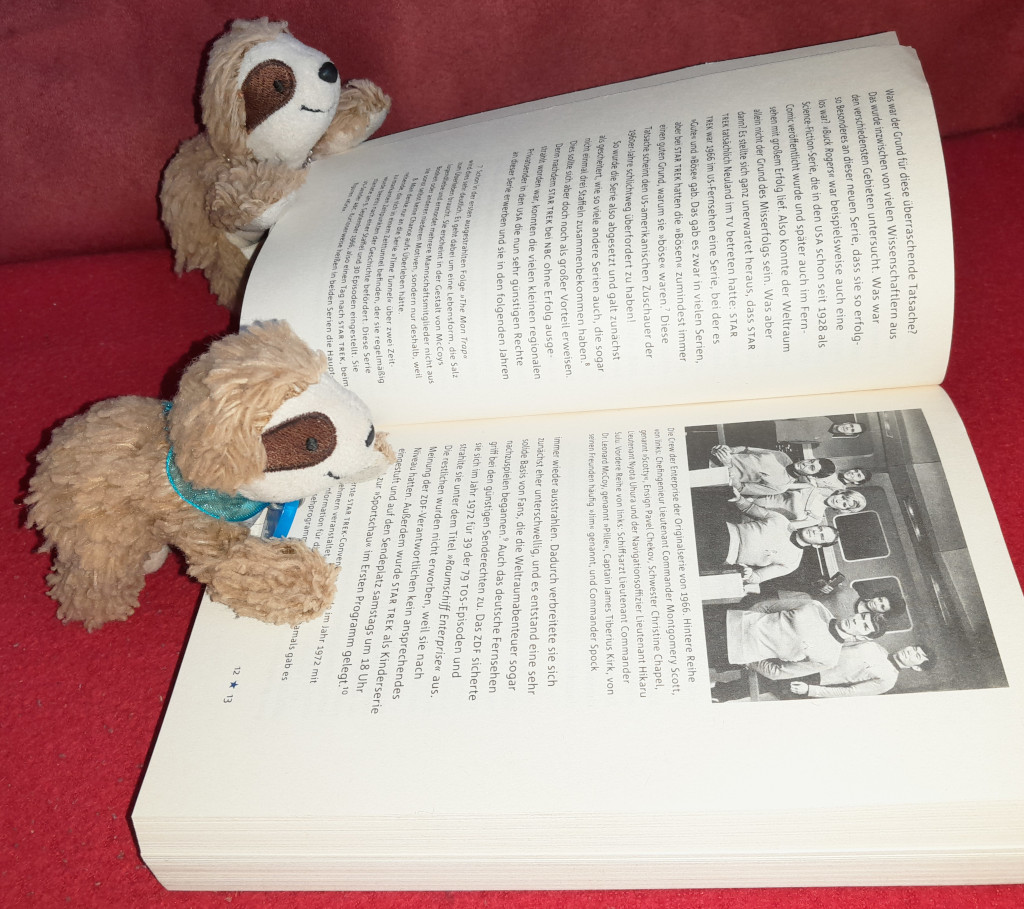 Eliza & Marty lesen ein Buch über Star Trek