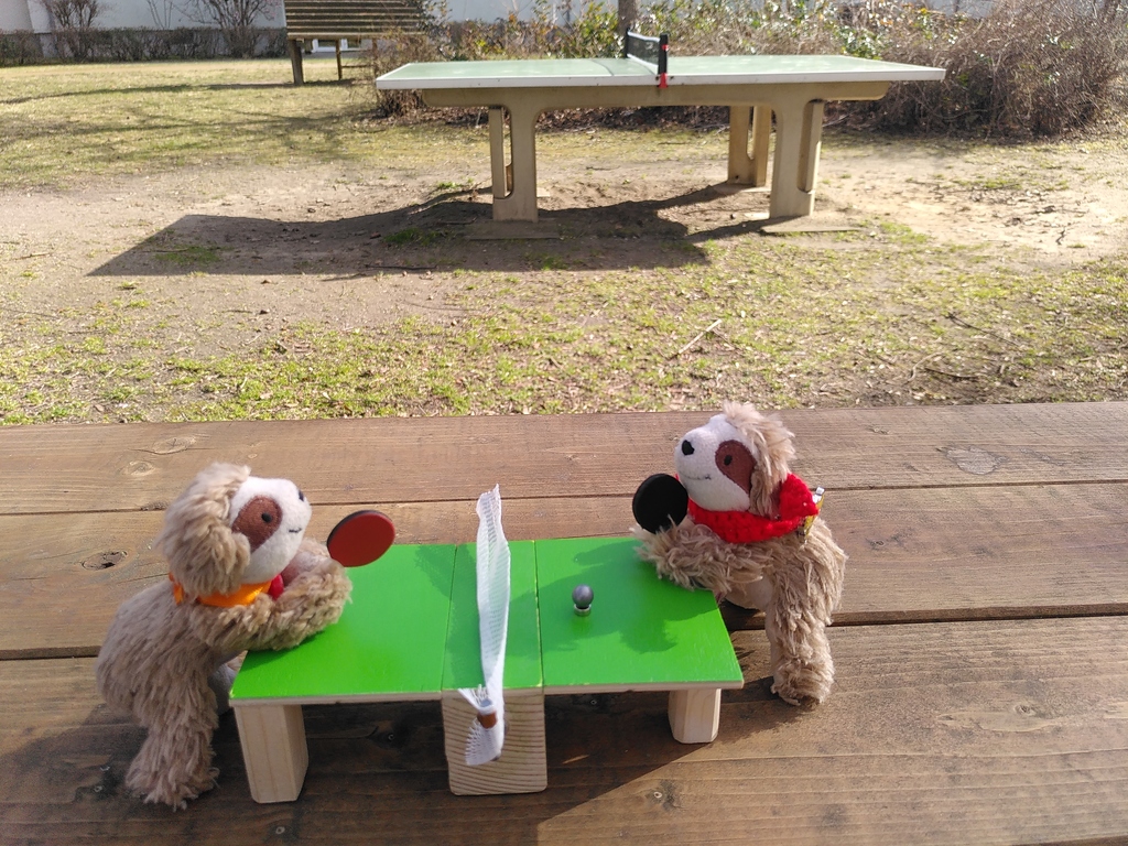 Eliza & Marty spielen Tischtennis